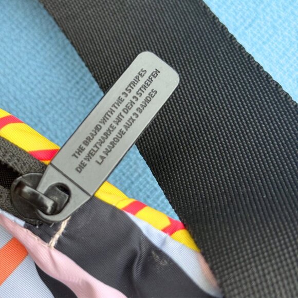 Adidas Tropical Leaf Pattern Waist Bag / Fanny Pack / Crossbody - New - Picture 8 of 8